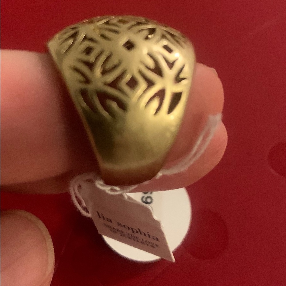 Gold designed ring - Picture 2 of 3
